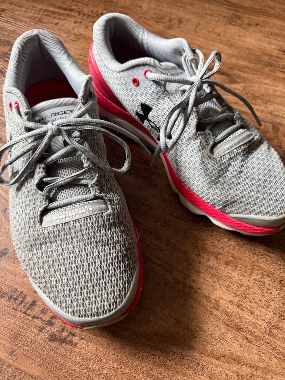 Under Armour Light Gray Running Shoes size 9 men’s